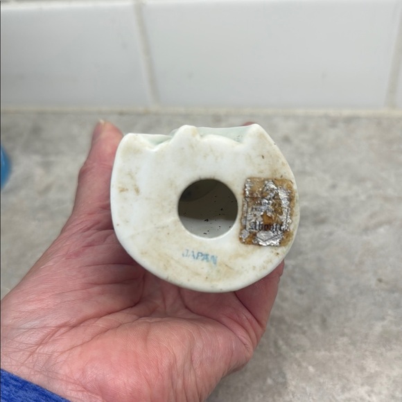 Vintage SHAFFORD Japanese Glazed Porcelain Geisha figurine. Light green. - Picture 5 of 6